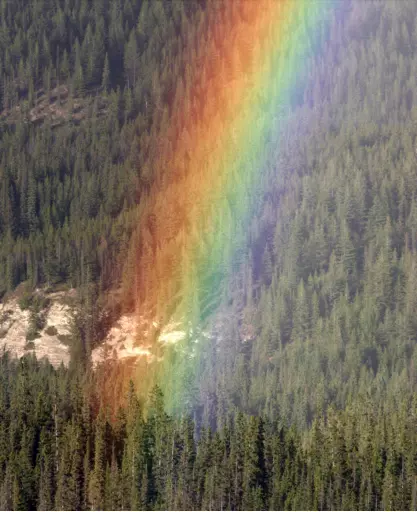 This photo shows the place where the rainbow rises (the end of a rainbow). Photo: Wing-Chi Poon. Source: Wikipedia