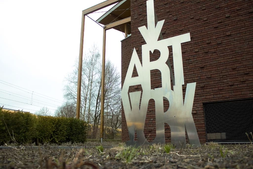 21:00 - ArtWork Te Kiefte, metal statue on site - 2012