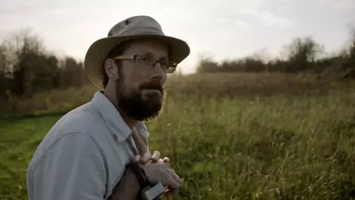 still \'De aarde draait door Paul Kingsnorth, credits VPRO camera Gregg Telussa